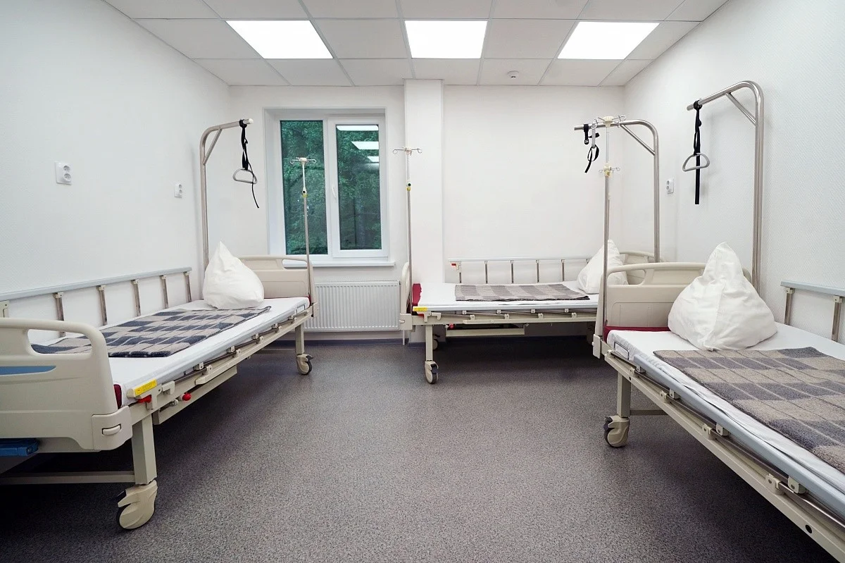 Завершен капитальный ремонт кровли и второго этажа стационара второй горбольницы на улице Дзержинского