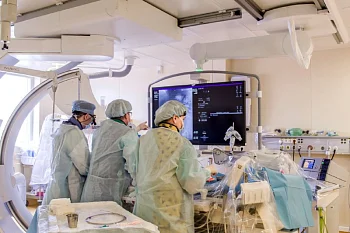 Кардиохирурги федерального Центра высоких медицинских технологий имплантировали новый клапан сердца 88-летней пациентке